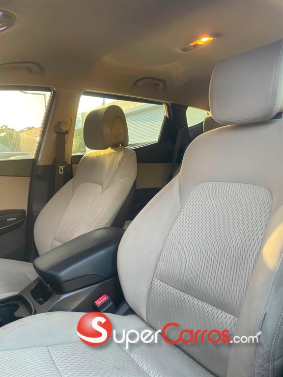 2017 Hyundai Santa Fe — foto 9 / 11