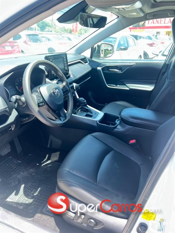 2022 Toyota RAV4 XLE Premium — foto 8 / 11
