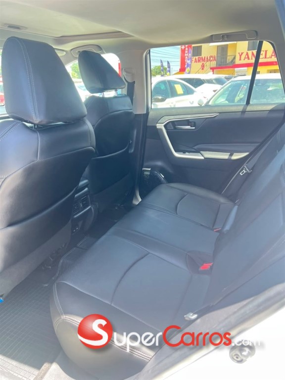 2022 Toyota RAV4 XLE Premium — foto 9 / 11