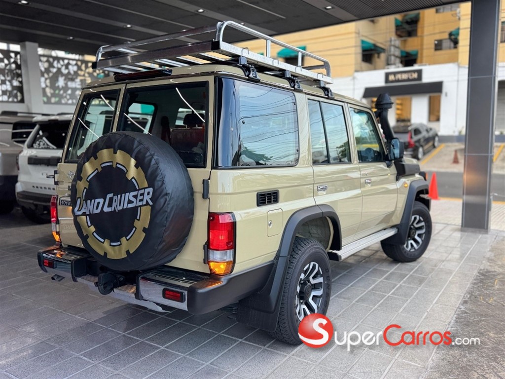 2027 Toyota Land Cruiser LX Serie 70 — foto 2 / 9