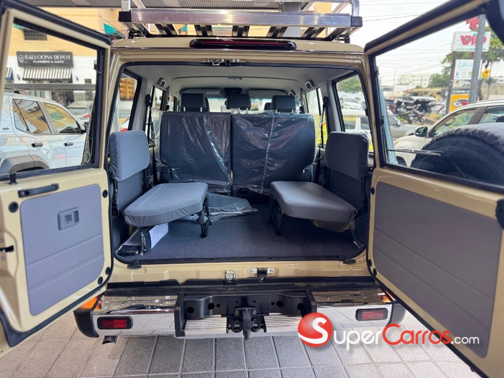 2027 Toyota Land Cruiser LX Serie 70 — foto 5 / 9