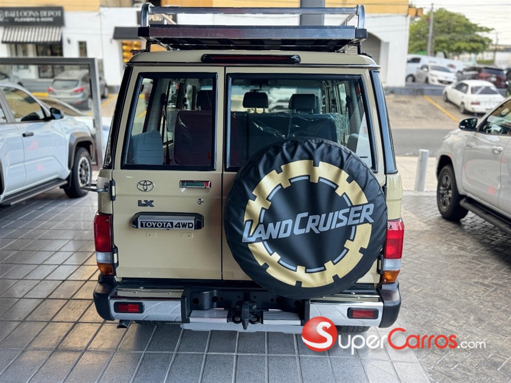 2027 Toyota Land Cruiser LX Serie 70 — foto 8 / 9