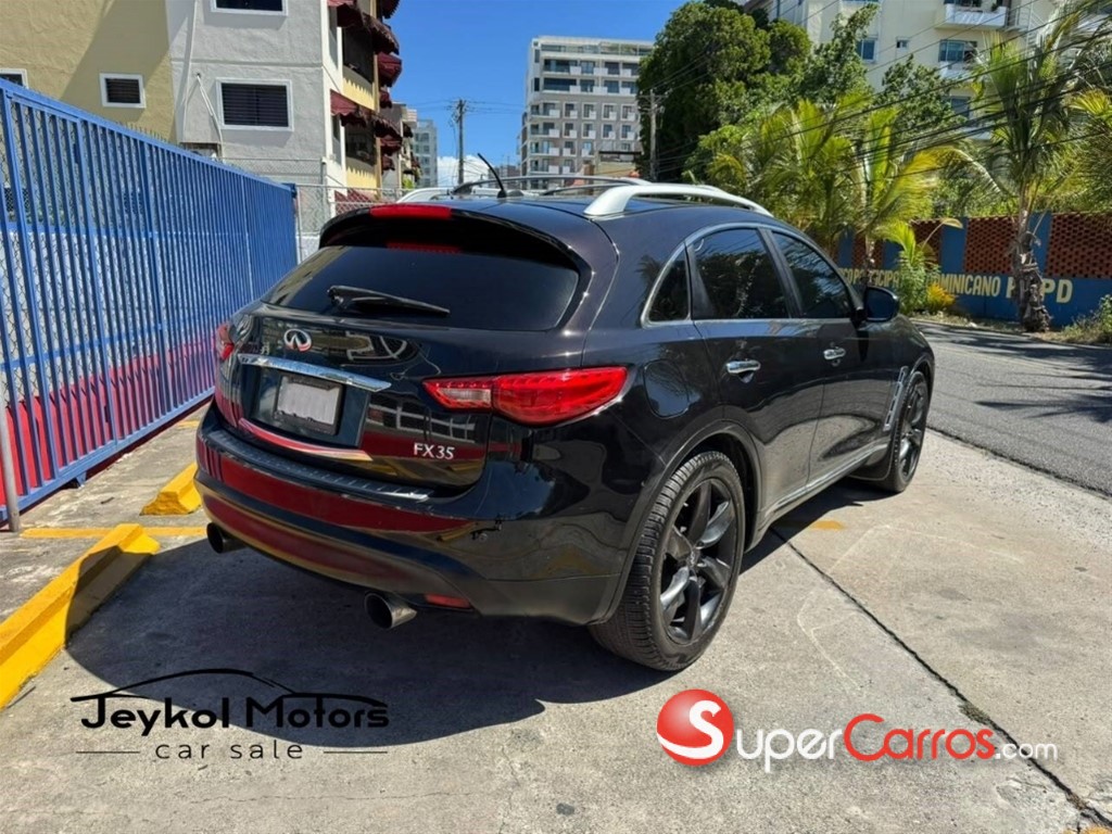 2011 Infiniti FX-35 — foto 10 / 12