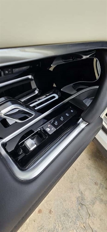 2024 Land Rover Range Rover SE — foto 9 / 11