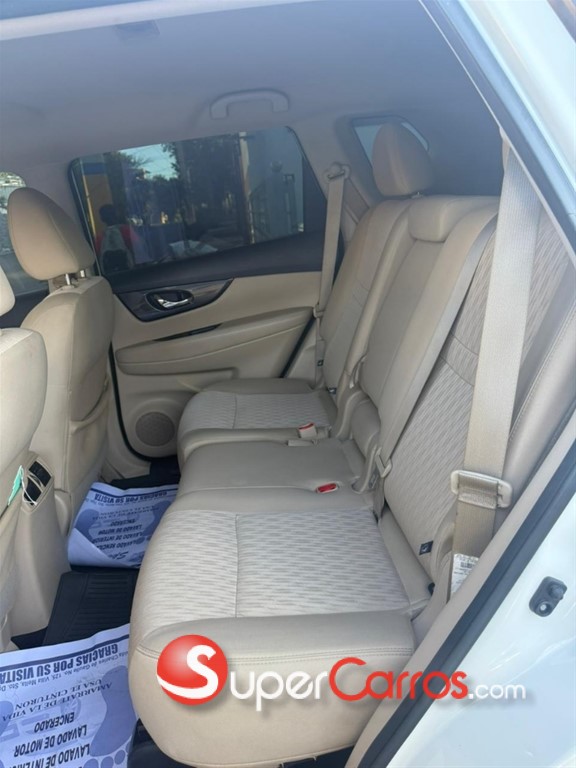 2019 Nissan Rogue SV — foto 8 / 11