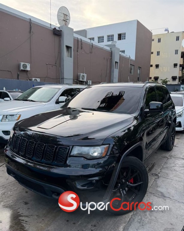 2016 Jeep Grand Cherokee Laredo — foto 2 / 7