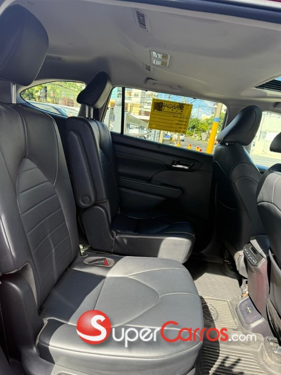 2020 Toyota Highlander XLE — foto 8 / 12