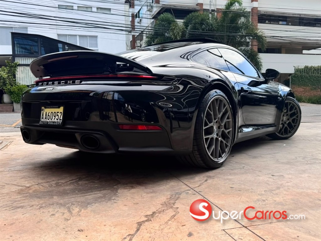 2025 Porsche 911 Carrera — foto 8 / 9