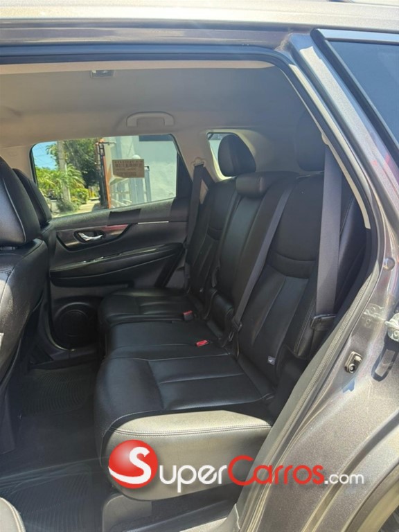 2020 Nissan Rogue SL — foto 7 / 11