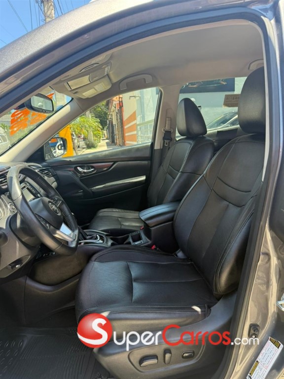 2020 Nissan Rogue SL — foto 8 / 11