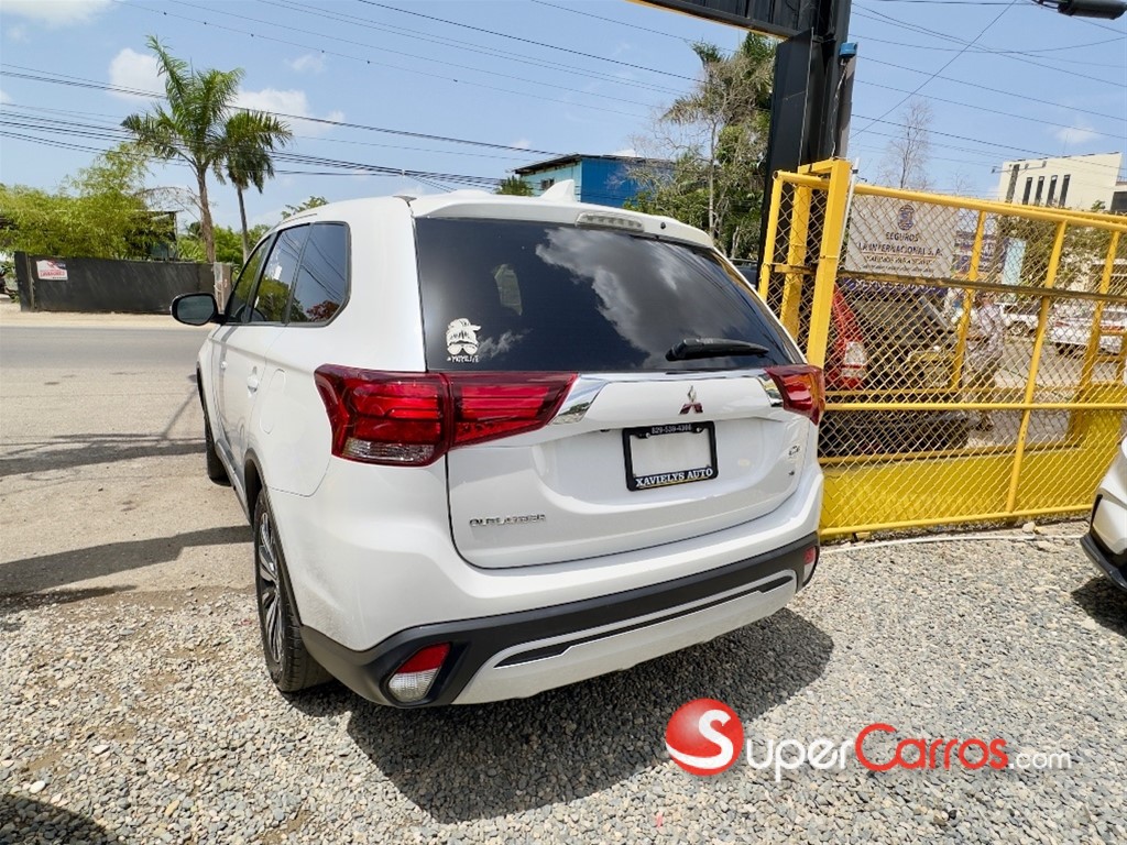 2020 Mitsubishi Motors Outlander SE — foto 4 / 12