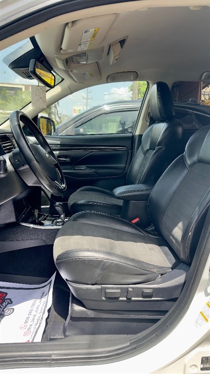 2020 Mitsubishi Motors Outlander SE — foto 8 / 12