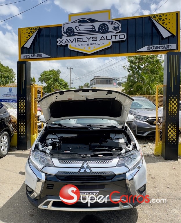 2020 Mitsubishi Motors Outlander SE — foto 11 / 12