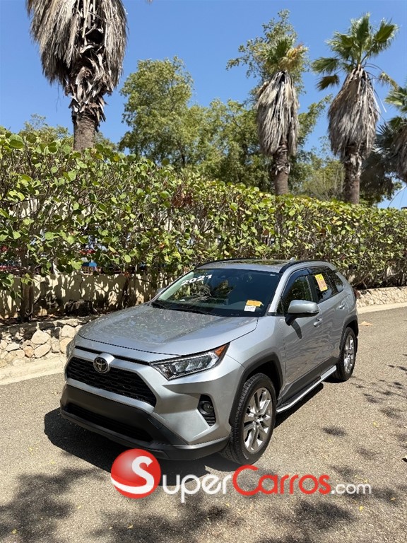 2021 Toyota RAV4 XLE Premium — foto 2 / 12