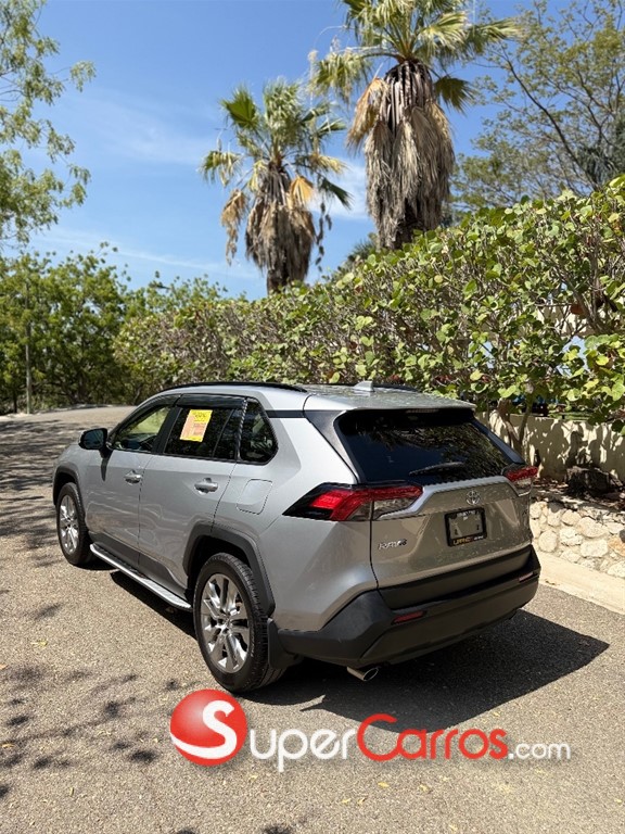2021 Toyota RAV4 XLE Premium — foto 4 / 12