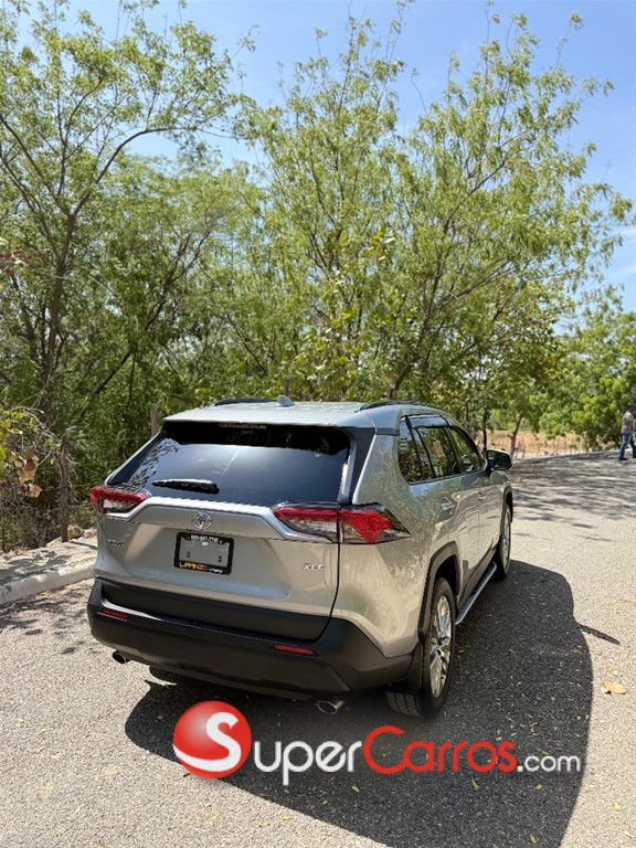 2021 Toyota RAV4 XLE Premium — foto 5 / 12