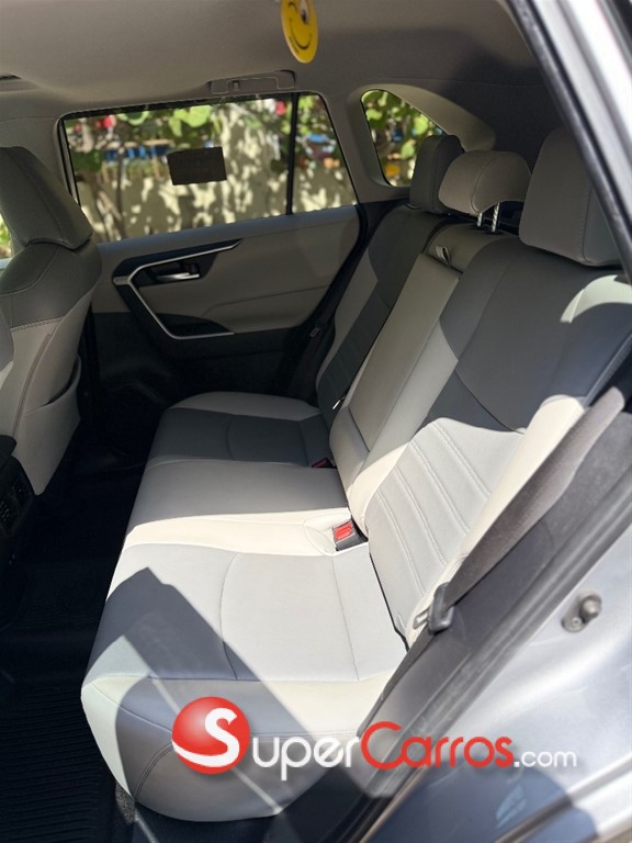 2021 Toyota RAV4 XLE Premium — foto 8 / 12