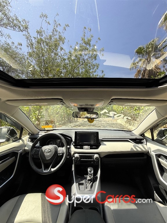 2021 Toyota RAV4 XLE Premium — foto 9 / 12