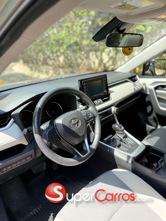2021 Toyota RAV4 XLE Premium — foto 11 / 12