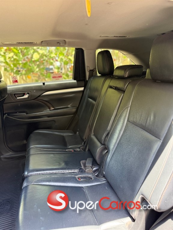 2016 Toyota Highlander XLE — foto 8 / 12