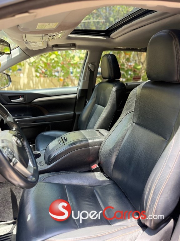 2016 Toyota Highlander XLE — foto 10 / 12