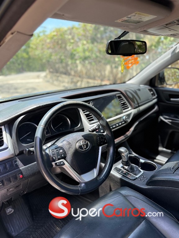 2016 Toyota Highlander XLE — foto 11 / 12
