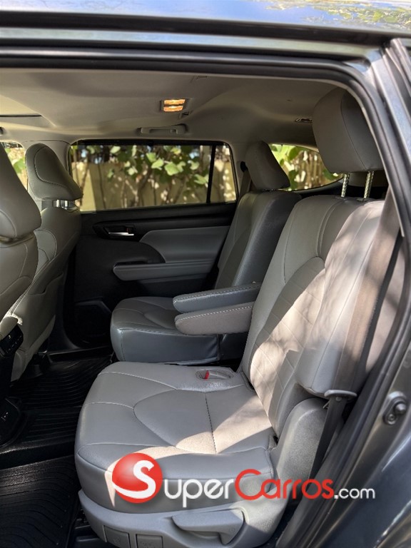 2022 Toyota Highlander XLE — foto 9 / 12