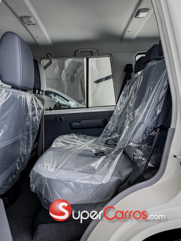 2027 Toyota Land Cruiser Serie 70 — foto 7 / 10