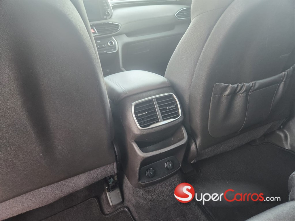 2020 Hyundai Santa Fe SE — foto 4 / 12