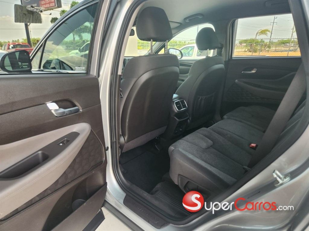 2020 Hyundai Santa Fe SE — foto 8 / 12