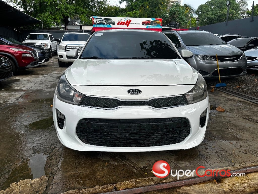2020 Kia Rio — foto 2 / 9