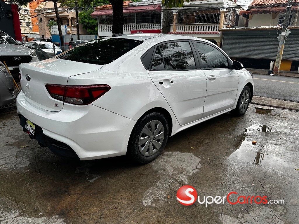 2020 Kia Rio — foto 4 / 9