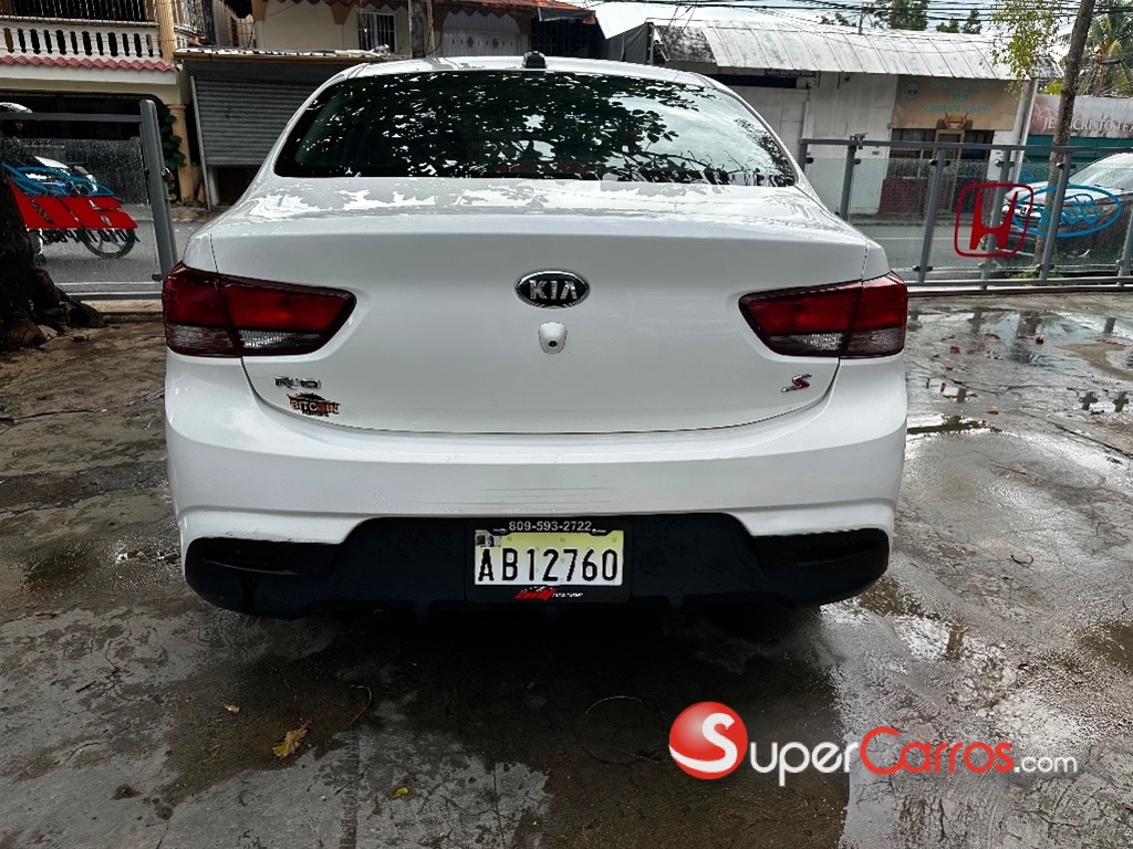 2020 Kia Rio — foto 5 / 9