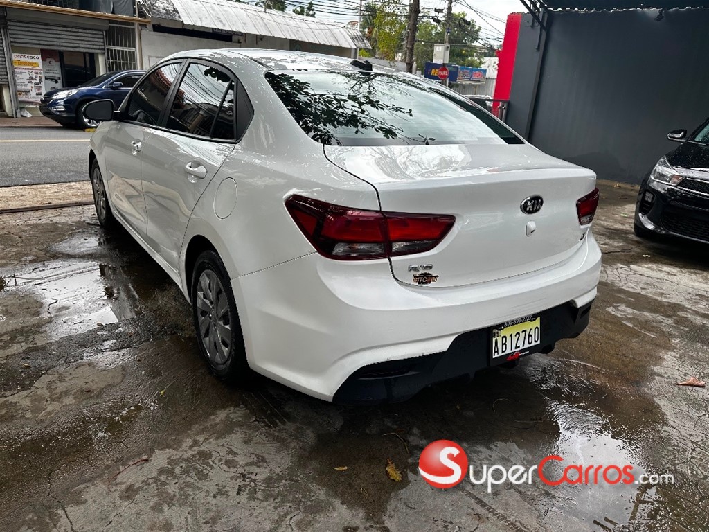2020 Kia Rio — foto 6 / 9