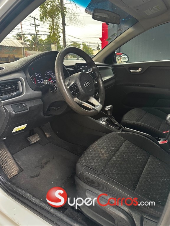 2020 Kia Rio — foto 8 / 9