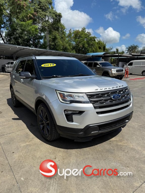 2019 Ford Explorer XLT — foto 2 / 9