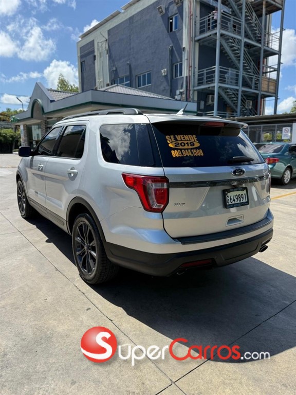 2019 Ford Explorer XLT — foto 4 / 9