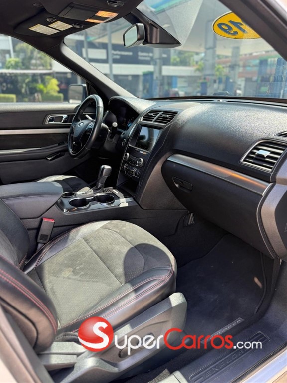 2019 Ford Explorer XLT — foto 7 / 9