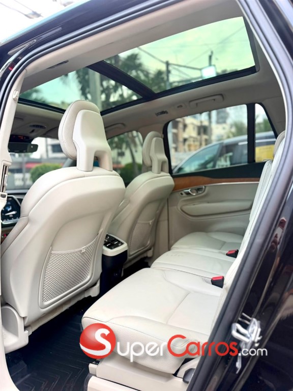 2021 Volvo XC90 Momentum T6 — foto 8 / 12