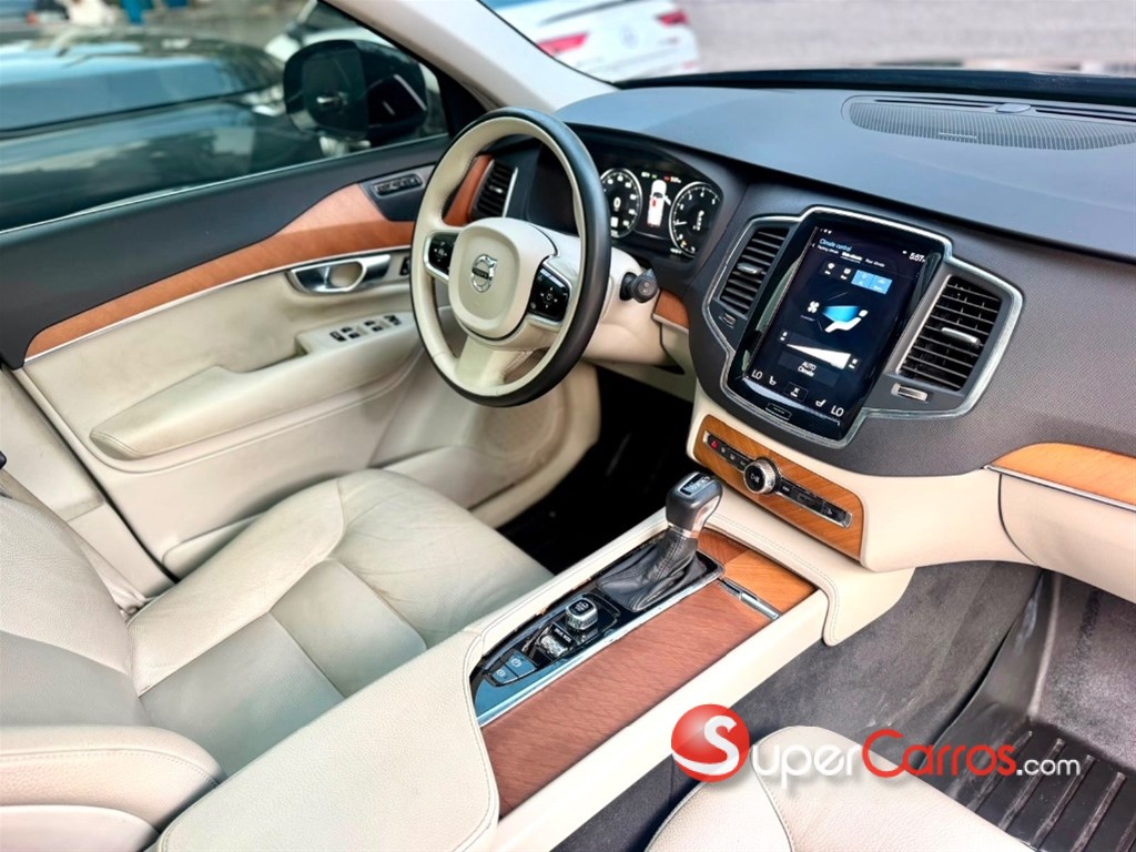 2021 Volvo XC90 Momentum T6 — foto 11 / 12