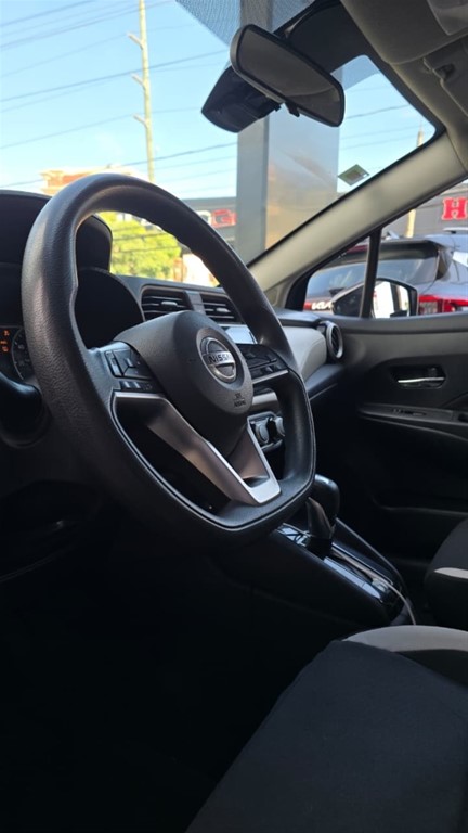 2021 Nissan Versa SV — foto 8 / 11