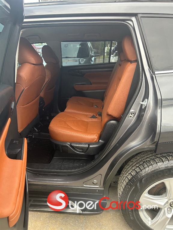 2021 Toyota Highlander — foto 8 / 12