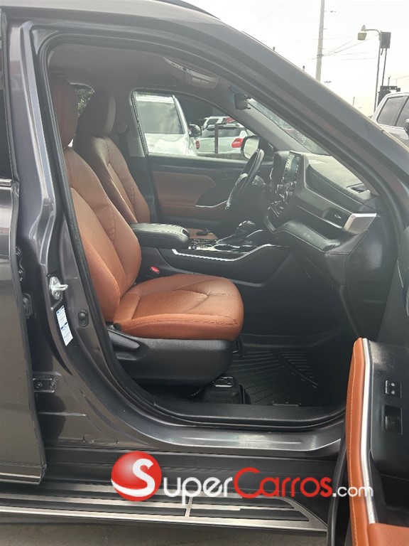 2021 Toyota Highlander — foto 10 / 12