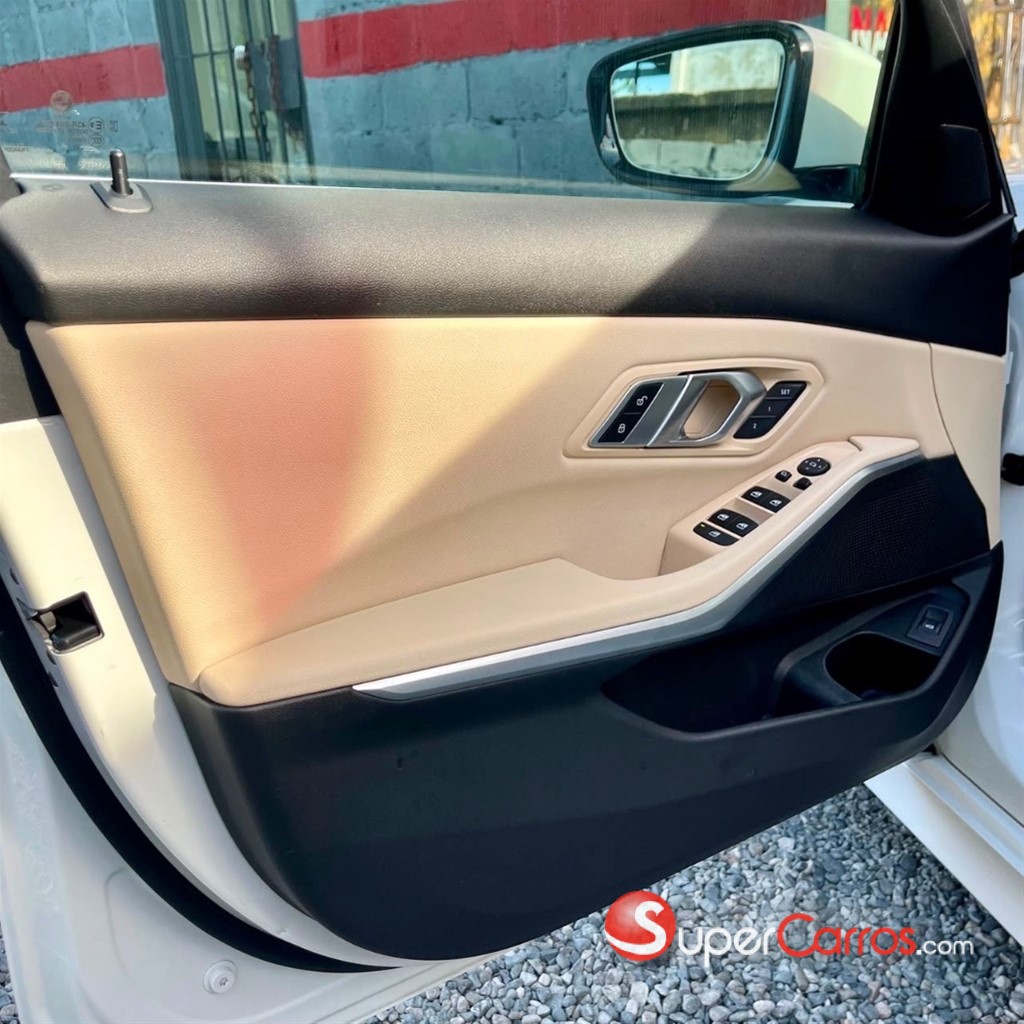 2020 BMW Serie 3 330i XDrive — foto 5 / 10