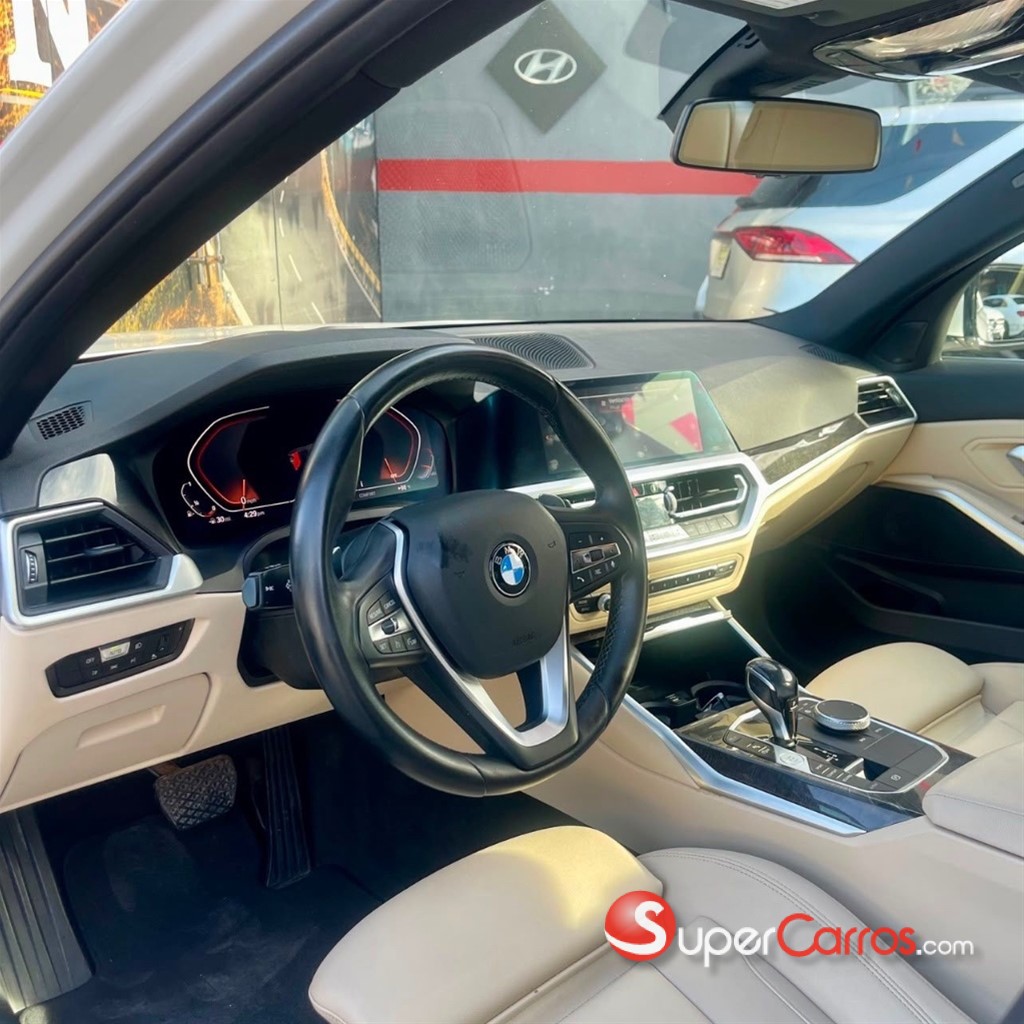 2020 BMW Serie 3 330i XDrive — foto 6 / 10