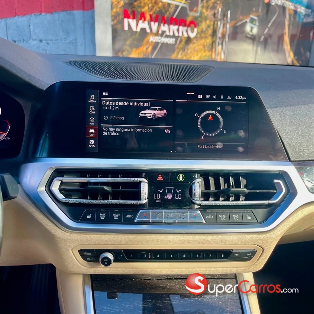 2020 BMW Serie 3 330i XDrive — foto 7 / 10