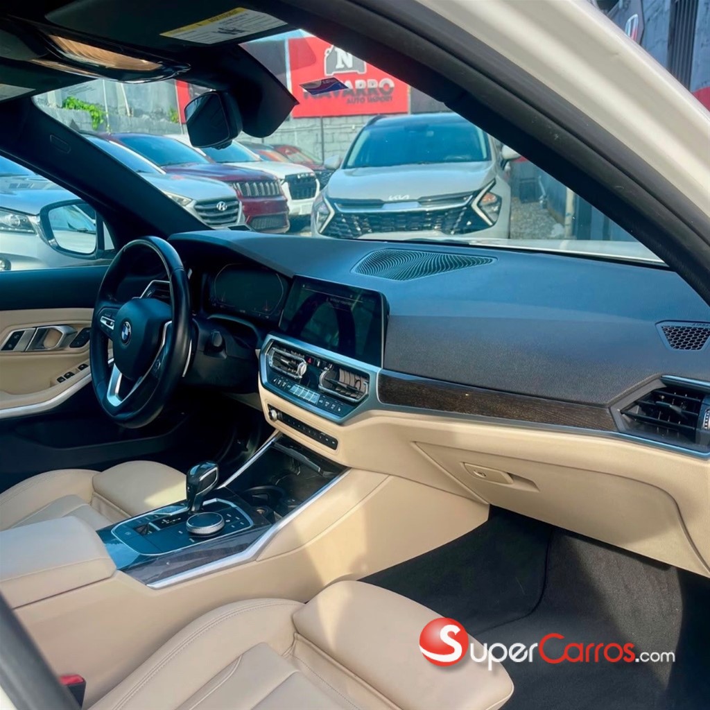 2020 BMW Serie 3 330i XDrive — foto 9 / 10
