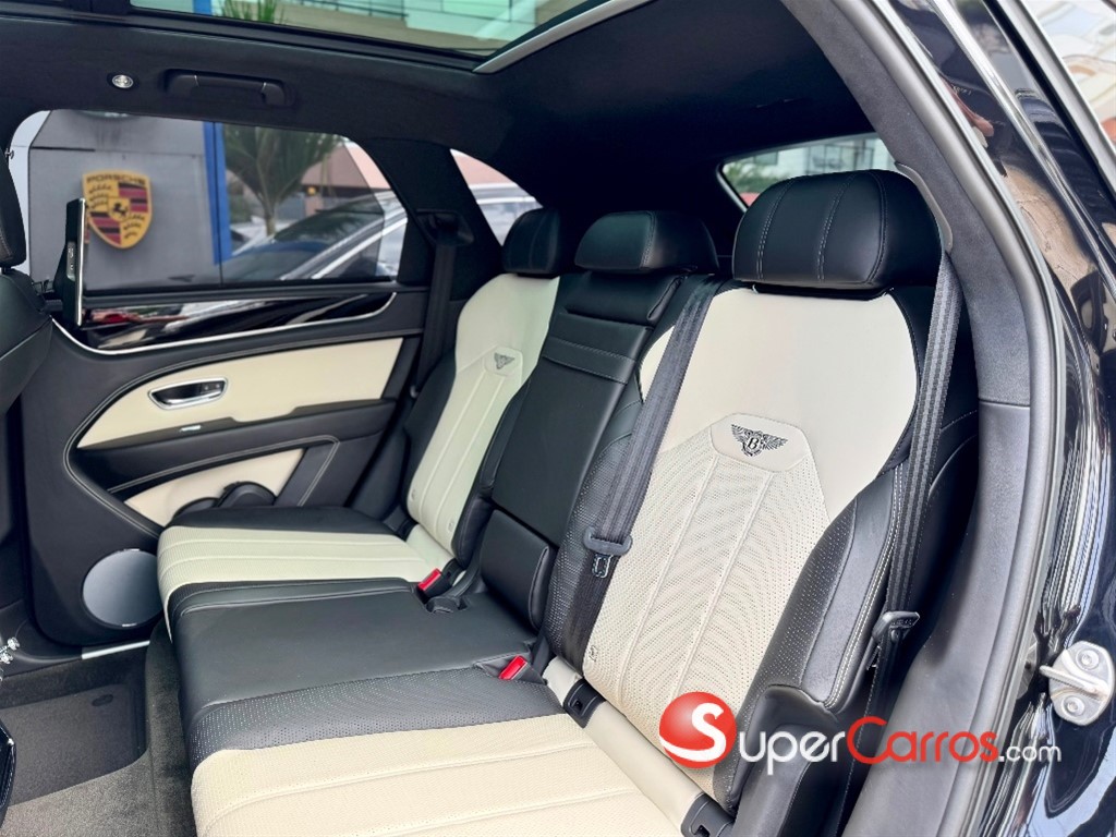 2023 Bentley Bentayga — foto 5 / 12