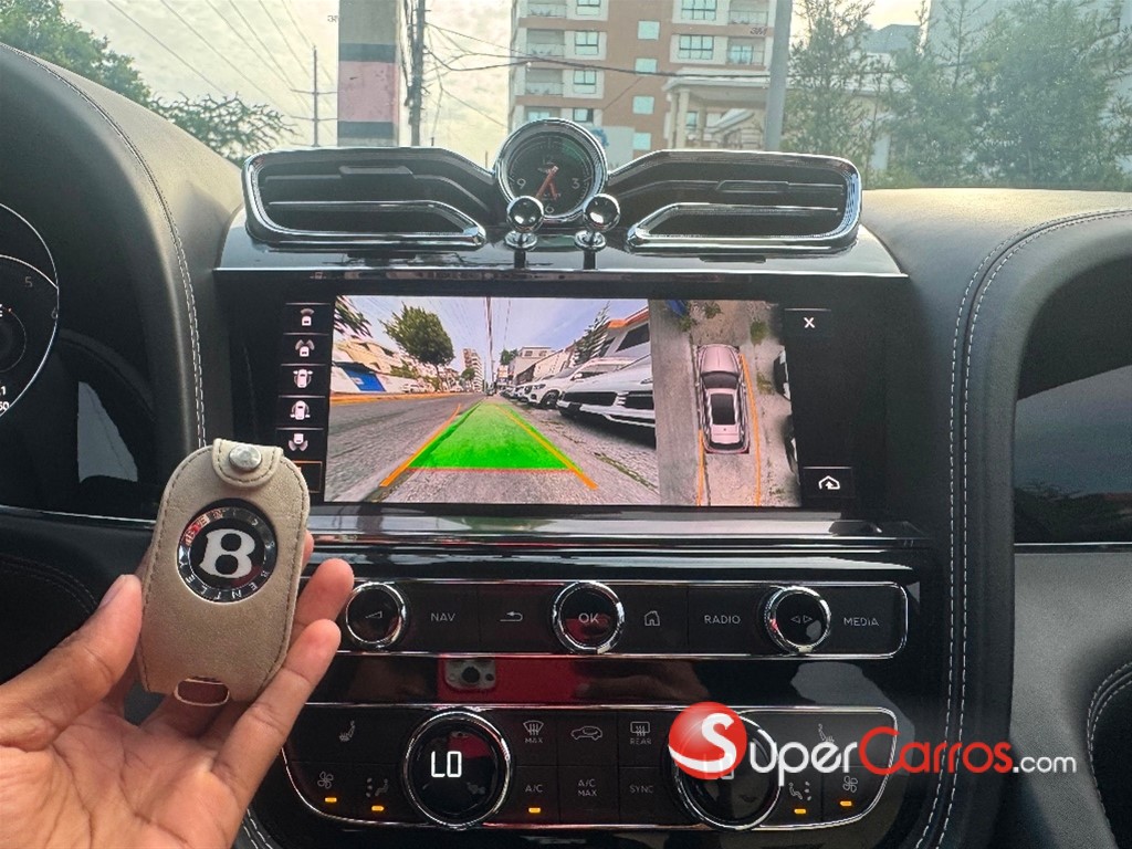 2023 Bentley Bentayga — foto 7 / 12
