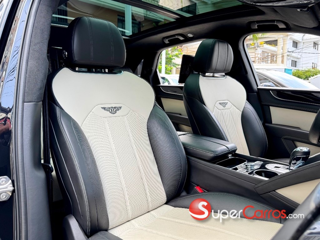 2023 Bentley Bentayga — foto 8 / 12